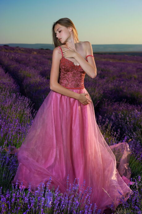 Russian beauty Elle Tan takes it all off in a field of lavender