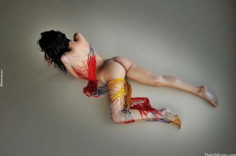 Solo girl Tamara displays her beautiful body in the nude