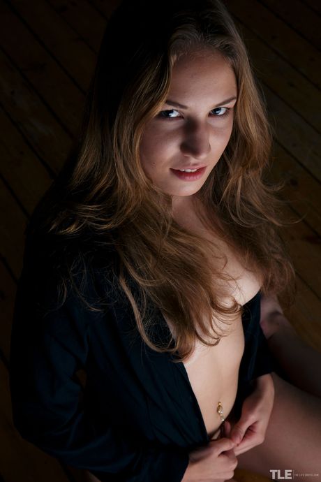 Hot teen Amanda R rubs her feet while masturbating in black pantyhose