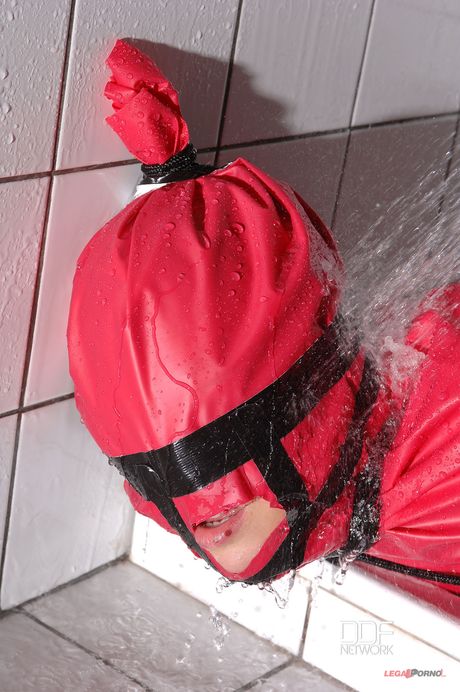 Sexy miho lechter hongrois est lié et secoué d