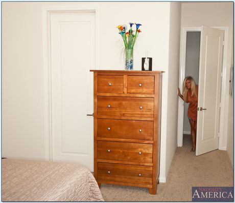 Mature blonde Kristal Summers gets her big tits jizzed after a hot fuck