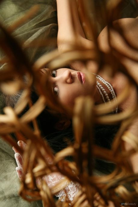 Skinny Ukrainian belle Darya poses nude and highlights her hairy cunt