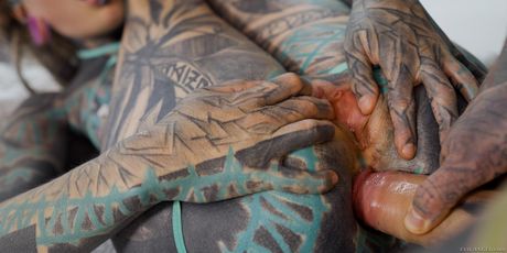 Blonde Anuskatzz gets her asshole drilled by a big cock in a solo