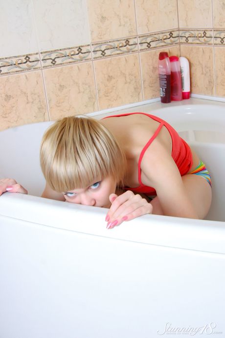 18-year-old girl Cindy B gets naked while cleaning her apartment