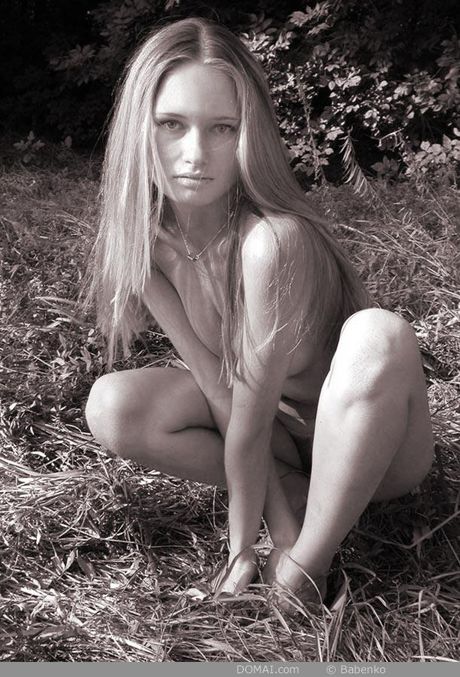 Domai: Skinny blonde Tina poses naked in the sunshine to show her tiny tits