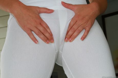 Evil Angel: Sexy pornostjerner med store pupper og asses viser frem buttholes i fiskenett