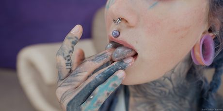 Pornstar Anuskatzz gets double fucked by two men in a threesome