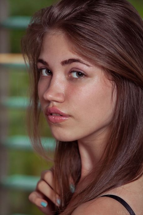 Perfect teen Jasmina removes her lingerie and demonstrates her tasty pussy on a bed