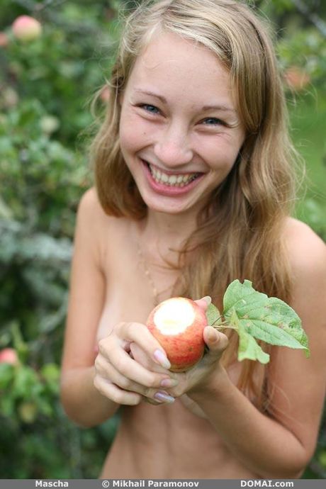 Winsome teen Mascha poses naked without shyness during solo action