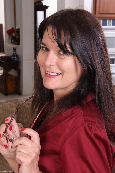 Mature secretary Sherry Lee strips to her stockings and spreads her mature pussy