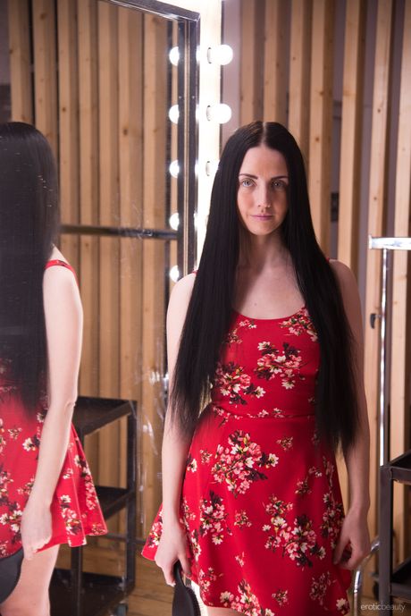 Thin teen Veronica Snezna removes her bikini and poses naked