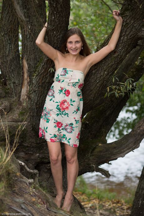 Alexandra F takes off her dress and presents her sexy body by the river