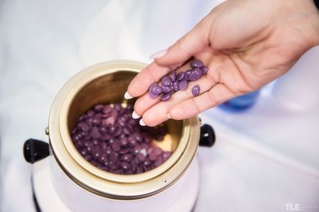 Sarah Kay removes her lingerie and waxes her pussy in a chair