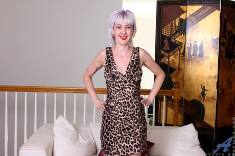 Blonde housewife Sylvia S shows her shaved pussy after getting naked