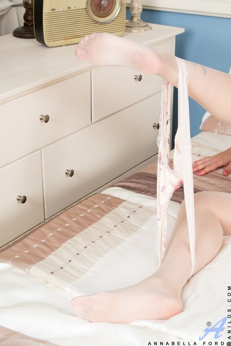 Sexy MILF Annabella Ford shows off her big tits and her hairy pussy