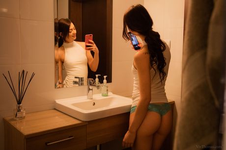 Teen lesbians Tera Link & Linda Sweet lick pussies and assholes on a bed