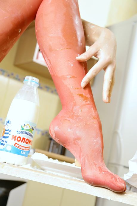 Sexy Ukrainian babe Dina shows off her beautiful body in the nude