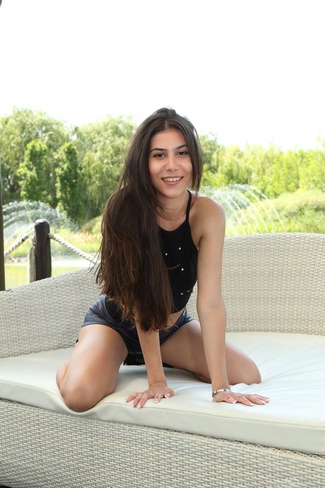 Svelte teenage babe with tiny tits and shaved cunt posing naked