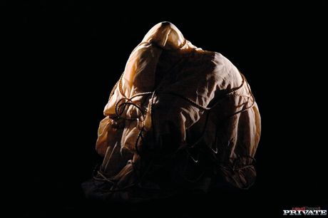 섹시한 헝가리 미아 다이아몬드는 거친 섹스 후 그녀의 큰 가슴을 사정합니다.
