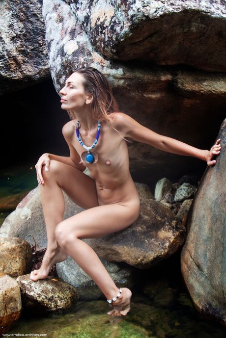 Svelte teen Noelia models in the nude while in a pool of water