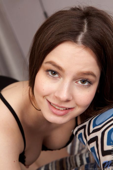 Top girl Diana Dee removes her lingerie before touching her pussy