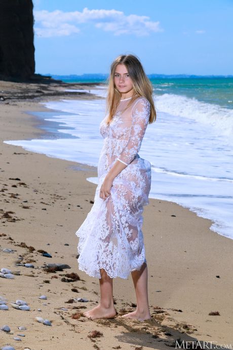 Russian fair Dakota Pink gets naked on the beach fearlessly