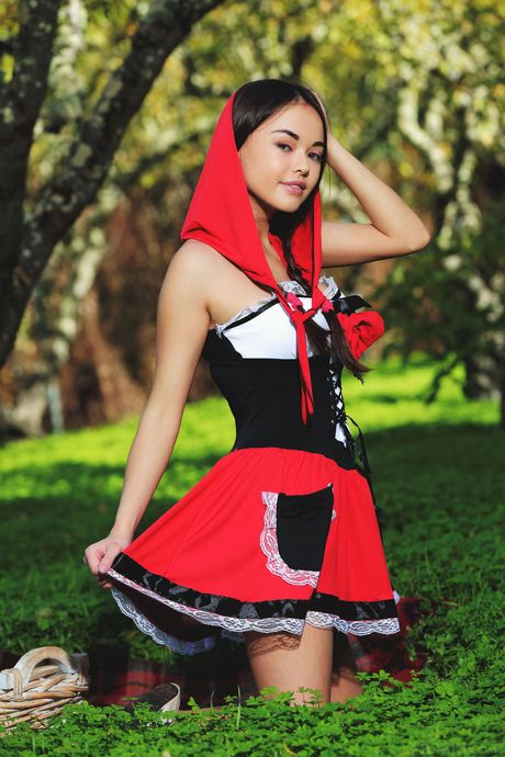 Cute teen Li Moon gets naked & masturbates in the forest