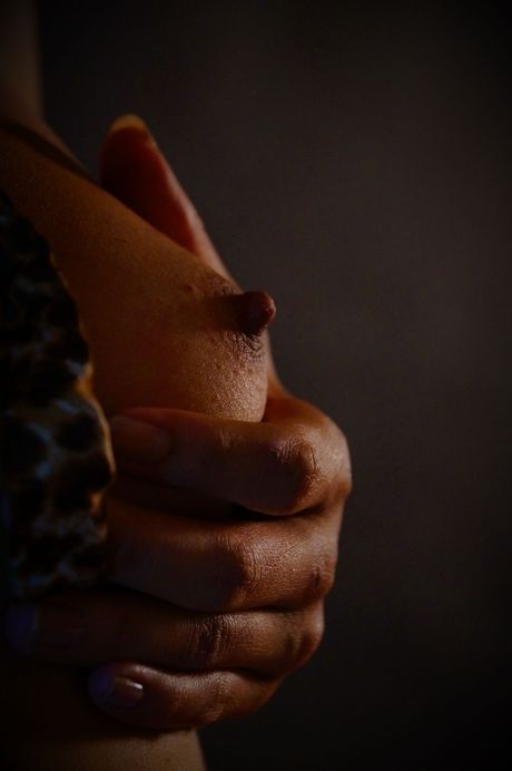 Naked teen Natalia masturbates with a dildo while smoking a cigarette