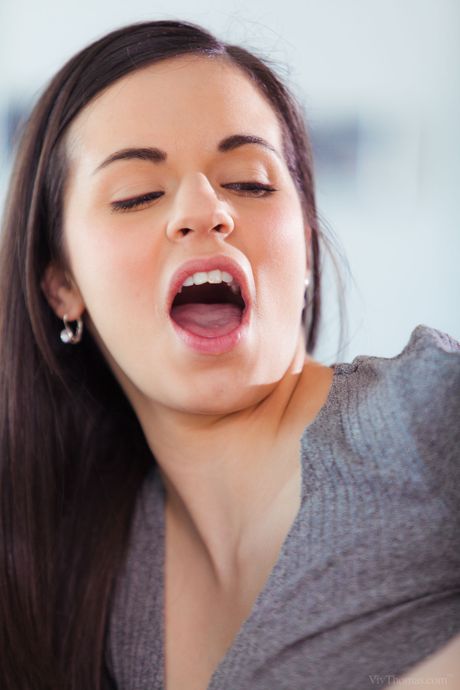 Arwen Gold and Nekane are in the kitchen, they start to kiss and the passion