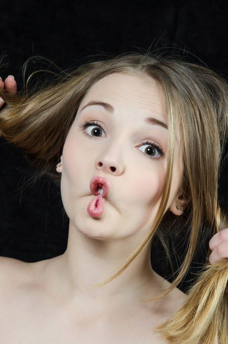 Thin teen Jeff Milton poses nude & displays her beautiful body in a solo