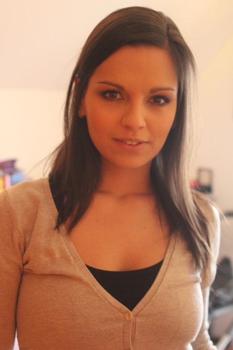 Teen lesbians Jo & Eve Angel kiss after removing their clothes for nude poses