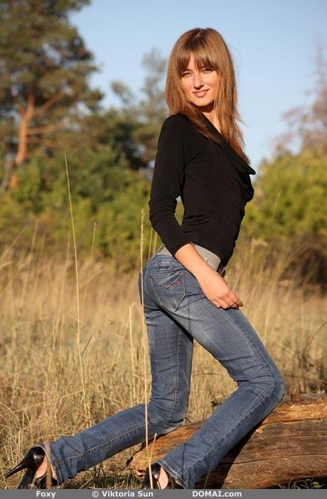 Charming teen girl with long hair Foxy poses naked fearlessly