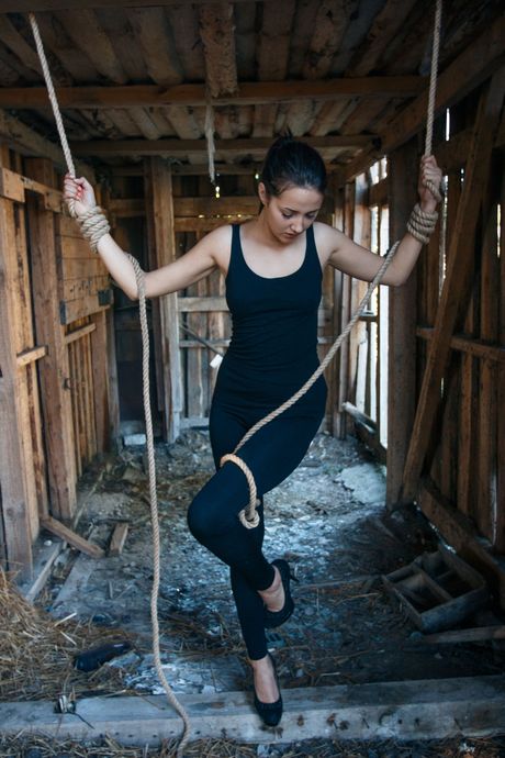 Engaging teen Patricia B in yoga pants masturbating her shaved pussy outdoors