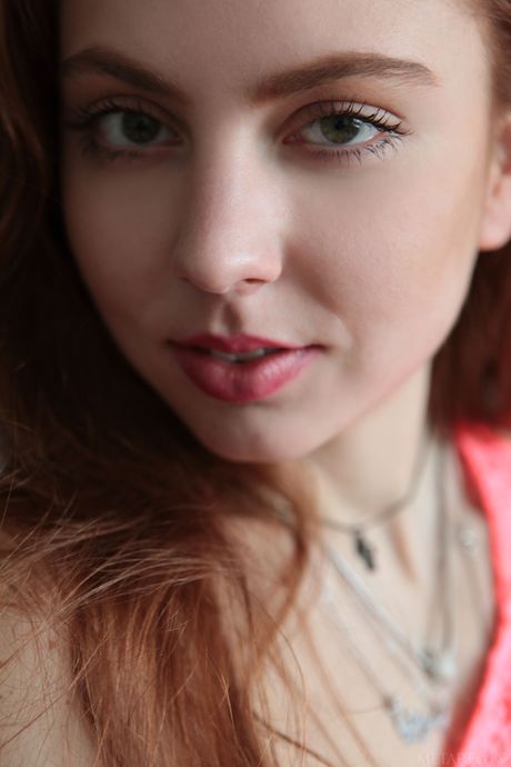 Ukrainian peach Valery Leche removes her jeans and heels to get naked