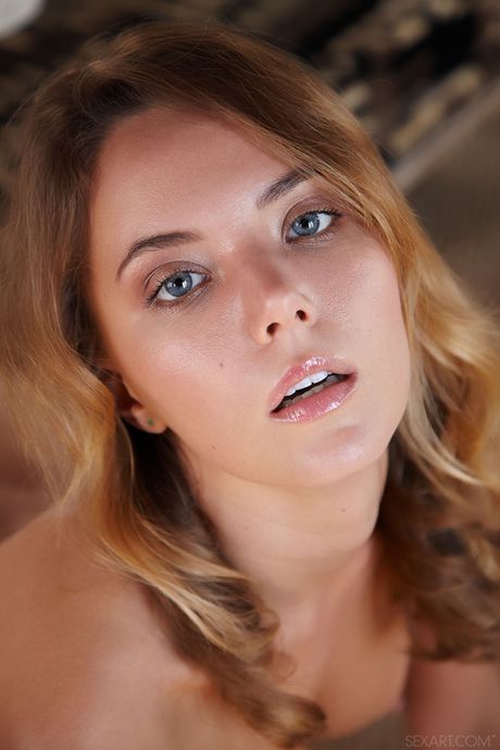 Precious teen Mango A removes white lingerie to finger her horny pussy on a bed