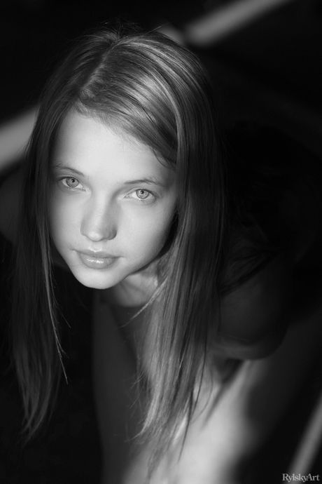 Slender teen Goldie shows off her tiny tits and ass in the nude