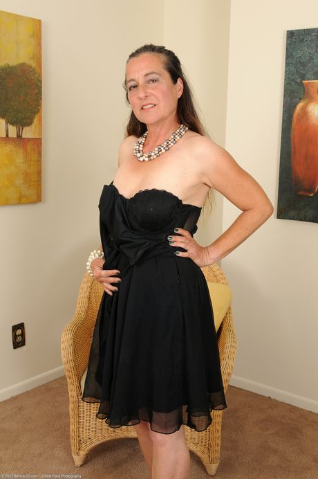 Mature amateur Nicola shows her big ass and hairy cunt in a chair