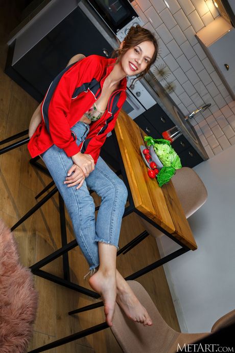 Ukrainian fair Giselle gets naked with self-assuredness