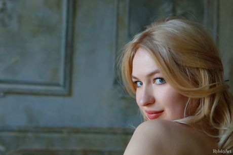 Young blonde Noora highlights her perfect ass while totally naked