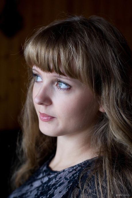 Sexy Russian babe Wendy B strips and spreads her hairy pussy in a solo