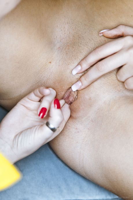 Teen lesbians Misha Cross & Tracy Lindsay kiss before strapon sex