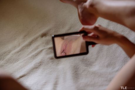 Thin teen Crystal Maiden masturbates her shaved pussy in the mirror