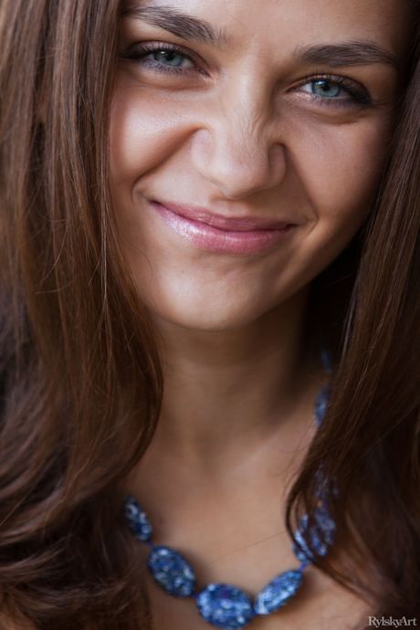 Sexy Ukrainian babe Zlatka shows off her beautiful body in a solo