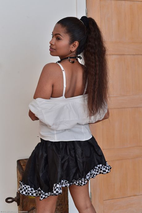 Ebony MILF Alishaaa Mae shows her big ass and tits in a solo