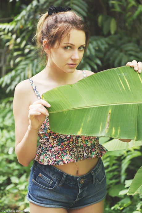 Glamour babe Oliana strips and teases with her beautiful body outdoors