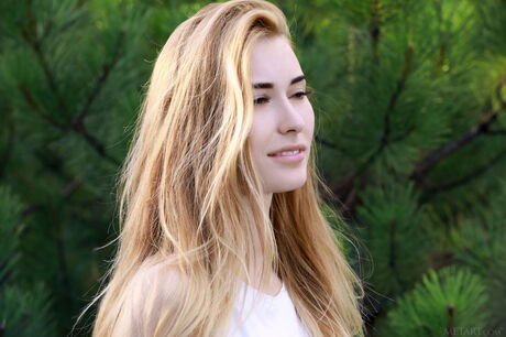 Blonde teen Aileen gets naked in a thicket while wearing sunglasses