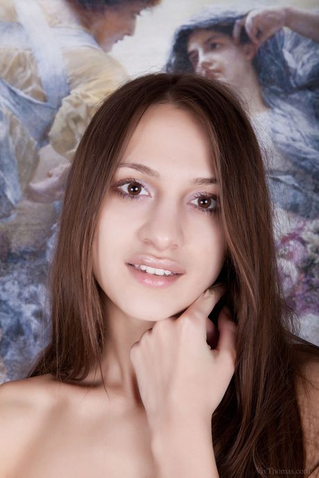 Viv Thomas: Teen teen Dalida doigte sa chatte alors qu