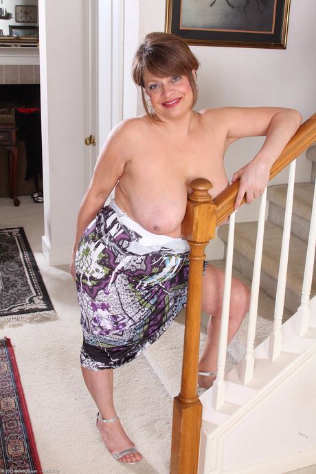 Mature redhead Penney Beavers shows her saggy tits and exhibits perfect body