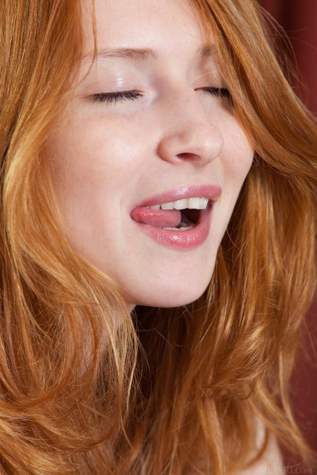 Ukrainian lovely Dariya A shows her trimmed pussy after getting naked