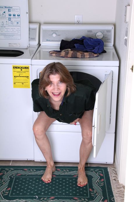 Mature housewife Bossy Ryder shows off her big ass & spreads her pussy